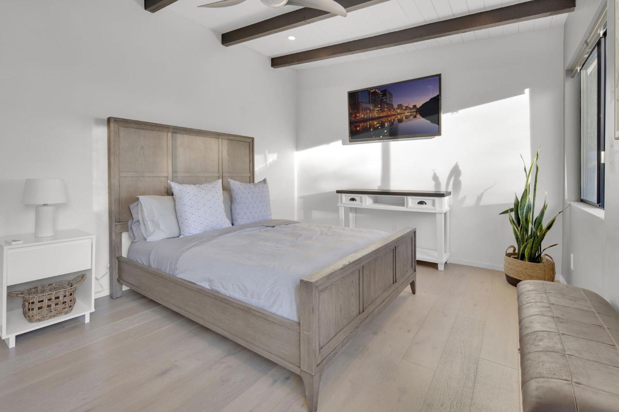 New! Luxury 5br, W/arcade, Sauna, Views, Fire Pit! * San Diego