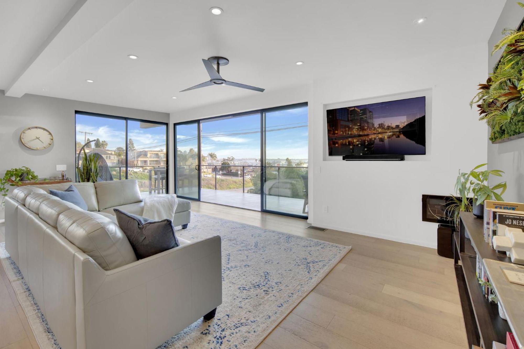 New! Luxury 5br, W/arcade, Sauna, Views, Fire Pit! * San Diego