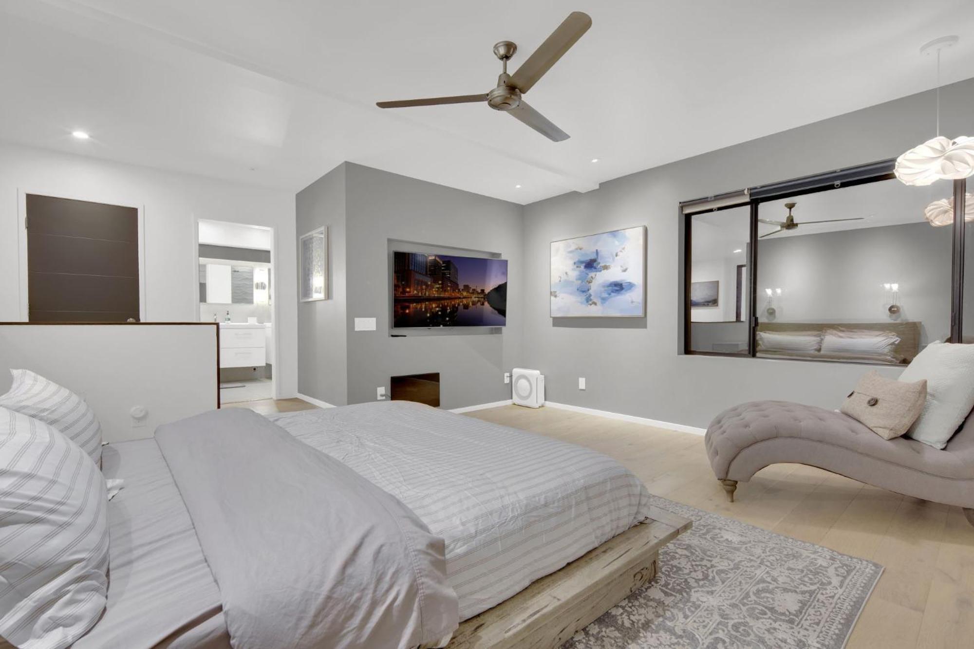 New! Luxury 5br, W/arcade, Sauna, Views, Fire Pit! Holiday home *