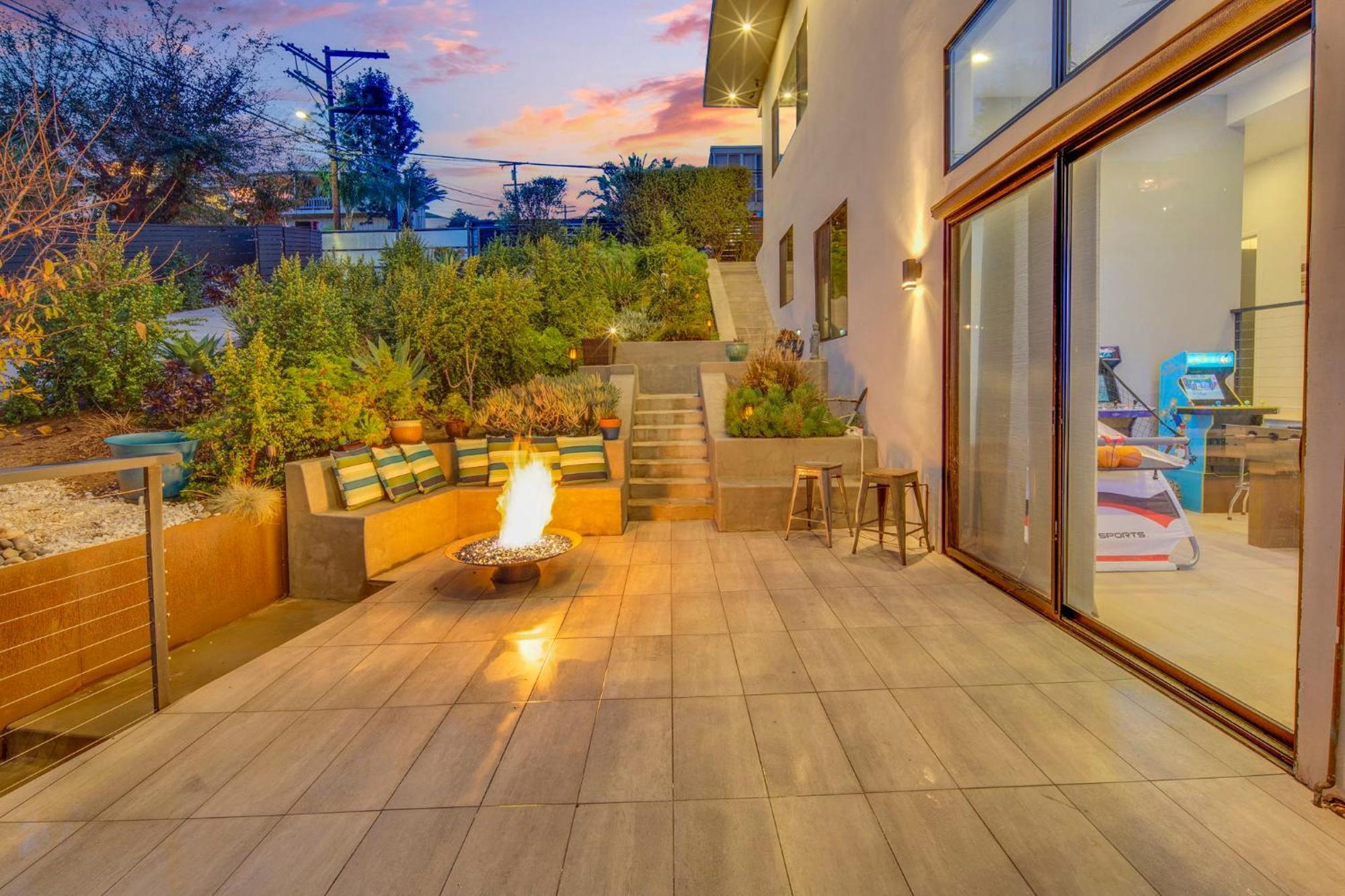 New! Luxury 5br, W/arcade, Sauna, Views, Fire Pit! * San Diego