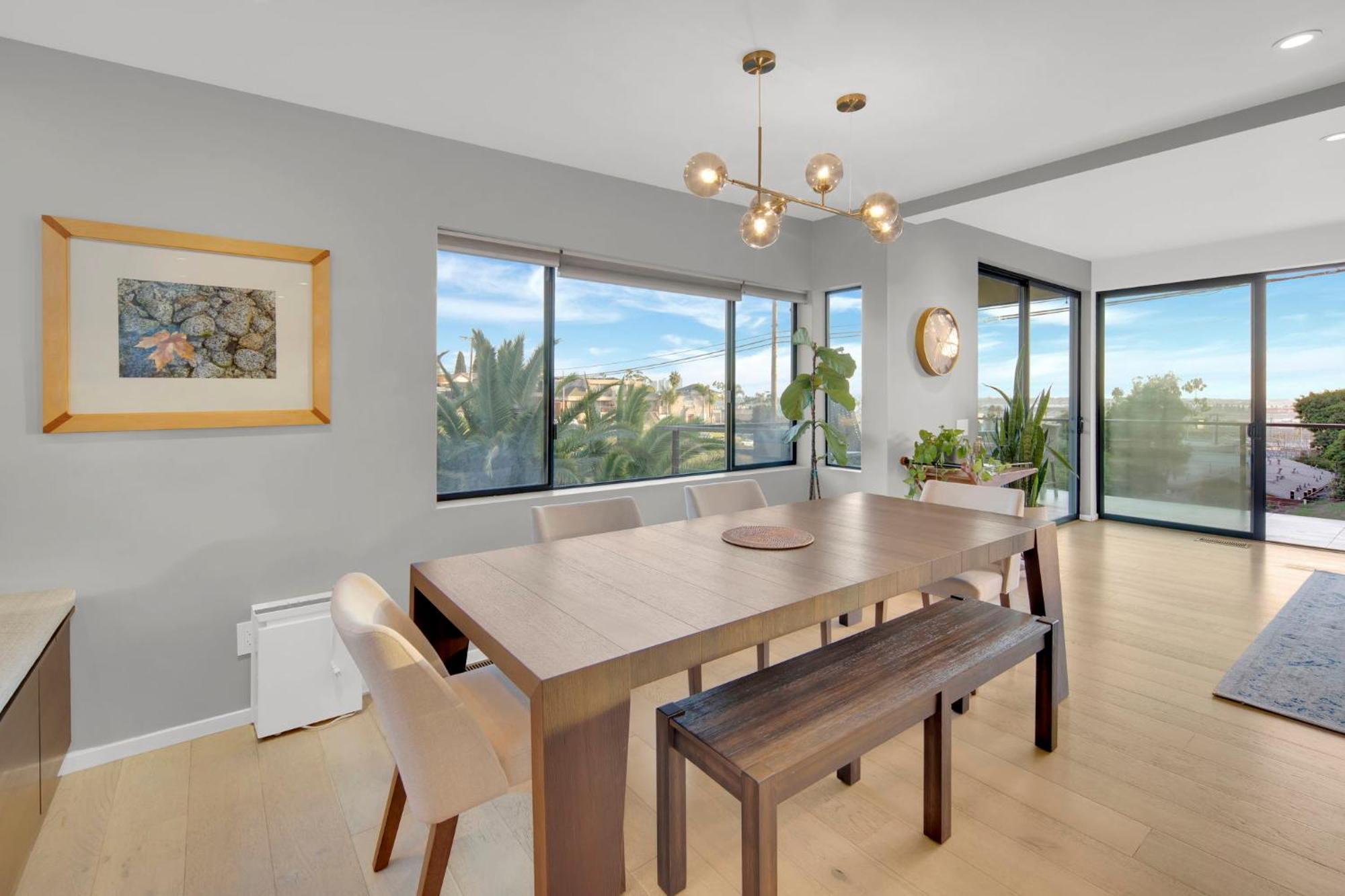 New! Luxury 5br, W/arcade, Sauna, Views, Fire Pit! Holiday home