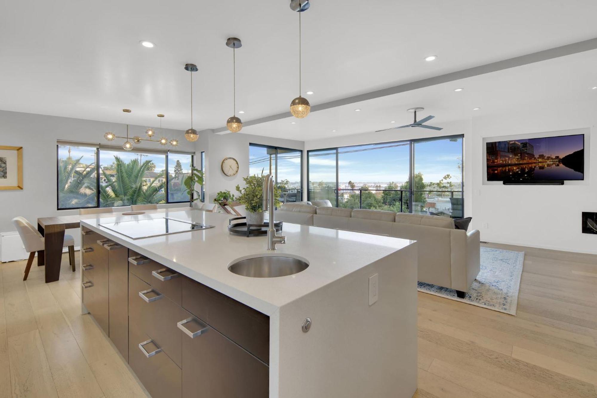 New! Luxury 5br, W/arcade, Sauna, Views, Fire Pit!
