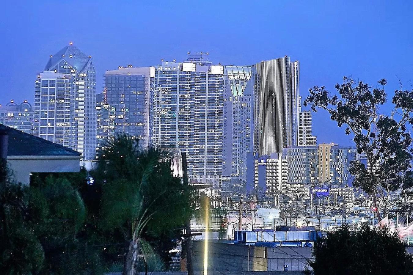 New! Luxury 5br, W/arcade, Sauna, Views, Fire Pit! Holiday home San Diego